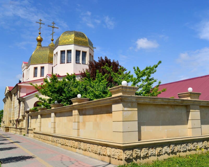 De Orthodoxe kerk in Grozny stock afbeelding De Orthodoxe kerk in Grozny stock afbeelding