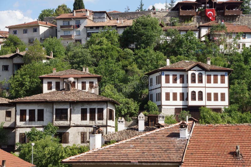 De oude buitenhuizen van stijl Turkse konak stock afbeelding De oude buitenhuizen van stijl Turkse konak stock afbeelding