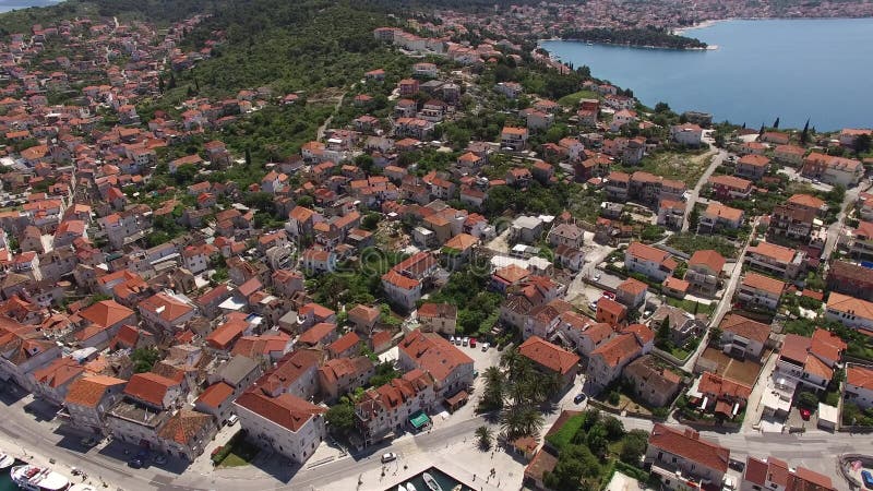 De oude stad van Trogir, dichtbij Spleet, Kroatië Luchtvideografie