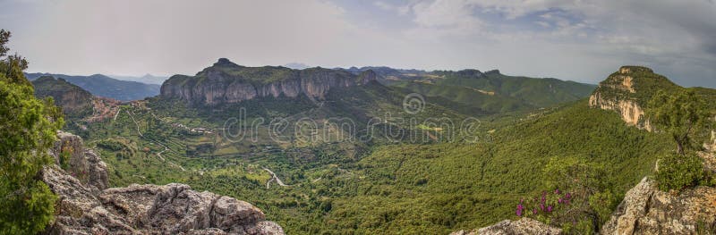 De panoramatic mening van Sardinige Ulassai stock fotografie De panoramatic mening van Sardinige Ulassai stock fotografie