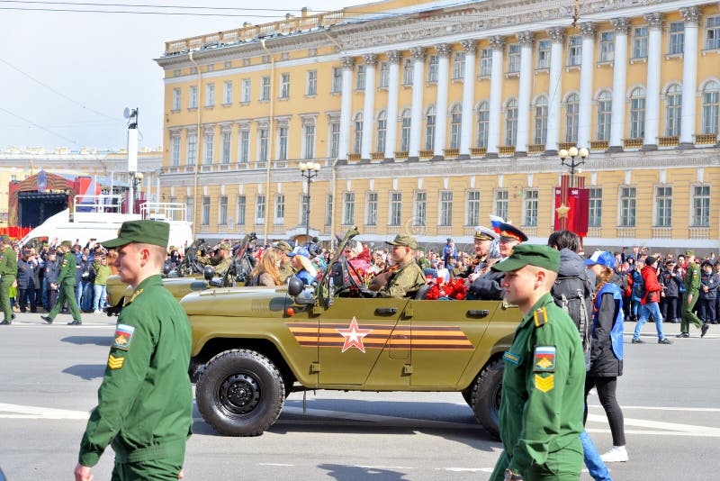 De parade van de overwinning in St Petersburg royalty-vrije stock afbeeldingen De parade van de overwinning in St Petersburg royalty-vrije stock afbeeldingen