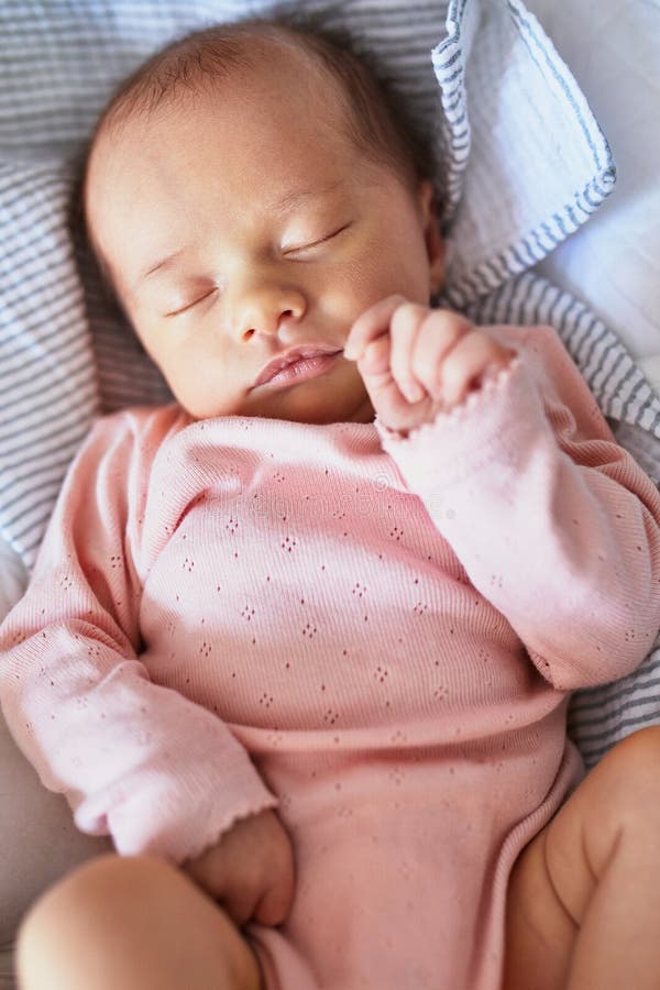 De pasgeboren Slaap van de Baby royalty-vrije stock afbeeldingen De pasgeboren Slaap van de Baby royalty-vrije stock afbeeldingen
