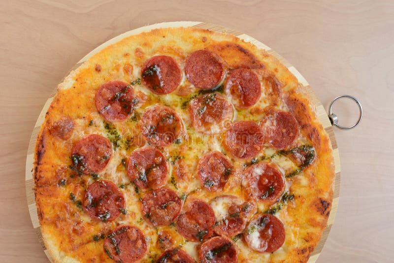 De pizza van pepperonis stock afbeeldingen De pizza van pepperonis stock afbeeldingen