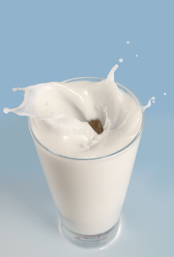 De plons van de melk royalty-vrije stock afbeelding De plons van de melk royalty-vrije stock afbeelding