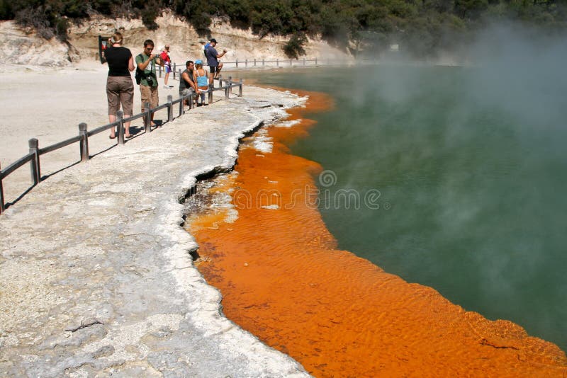 De Pool van Champagne, wai-o-Tapu, Nieuw Zeeland royalty-vrije stock fotografie De Pool van Champagne, wai-o-Tapu, Nieuw Zeeland royalty-vrije stock fotografie