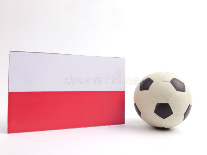 De Poolse vlag met voetbalbal isloated op wit royalty-vrije stock afbeeldingen De Poolse vlag met voetbalbal isloated op wit royalty-vrije stock afbeeldingen