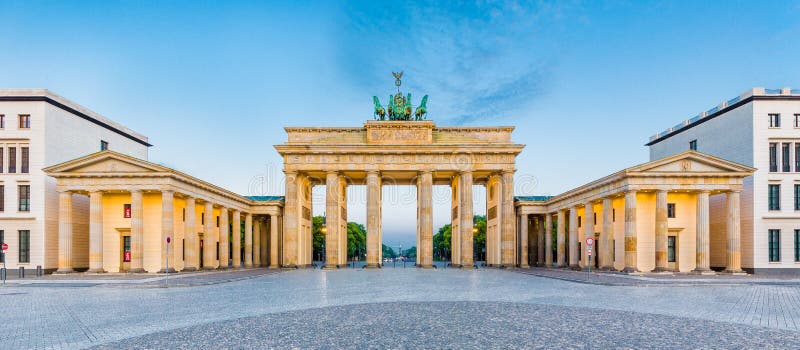 De Poort van Brandenburg bij zonsopgang, Berlijn, Duitsland