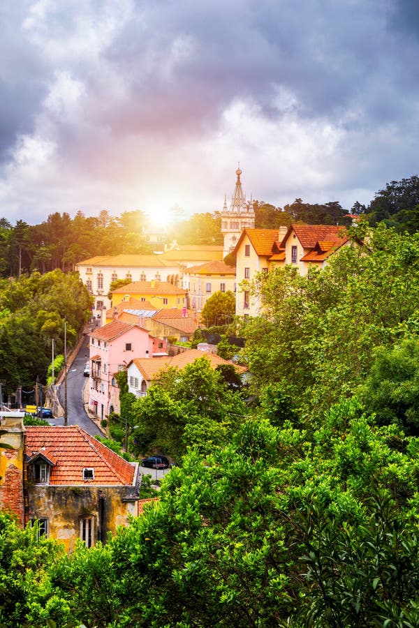 De Portugese stad Sintra, een werelderfgoed van de UNESCO Sintra-stad bij Lissabon Sintra, Portugal royalty-vrije stock afbeeldingen De Portugese stad Sintra, een werelderfgoed van de UNESCO Sintra-stad bij Lissabon Sintra, Portugal royalty-vrije stock afbeeldingen