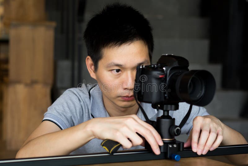 De professionele fotografen schieten videoklemmen en foto stock afbeeldingen De professionele fotografen schieten videoklemmen en foto stock afbeeldingen