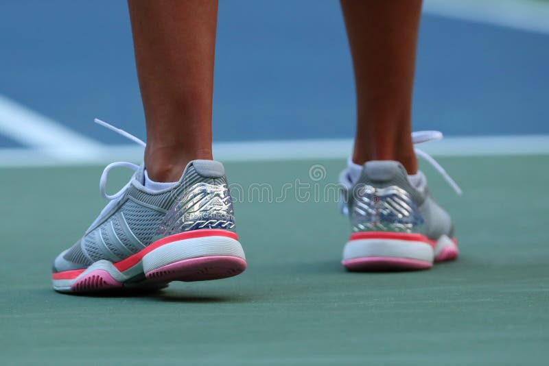 De Tennisspeler Kateryna Kozlova Van De Douane Adidas Door McCartney-tennisschoenen Tijdens Redactionele Stock Afbeelding - Image of punten, douane: 93710759