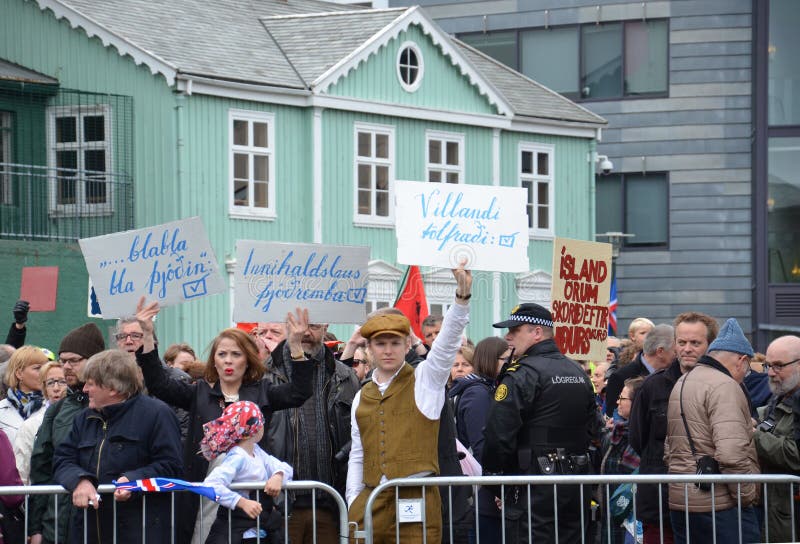 Onafhankelijkheidsdagdemonstranten, Reykjavik royalty-vrije stock foto's