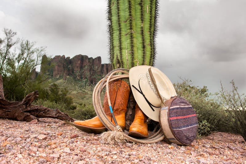 De punten van de cowboy in woestijn stock afbeeldingen De punten van de cowboy in woestijn stock afbeeldingen
