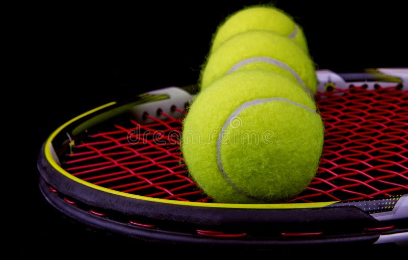 De Racket van het tennis met 3 Ballen van het Tennis royalty-vrije stock foto De Racket van het tennis met 3 Ballen van het Tennis royalty-vrije stock foto