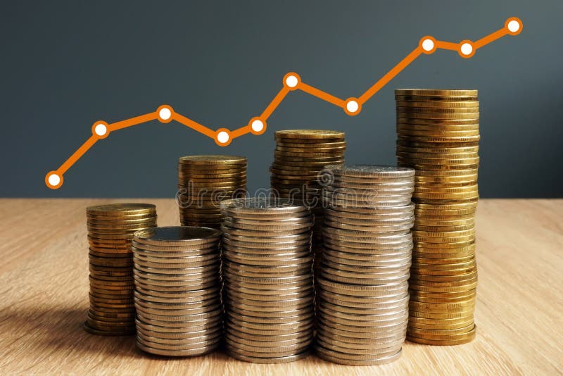 De rijkdomgroei Muntstukkenverhoging en financiële grafiek Bedrijfs succes royalty-vrije stock foto De rijkdomgroei Muntstukkenverhoging en financiële grafiek Bedrijfs succes royalty-vrije stock foto