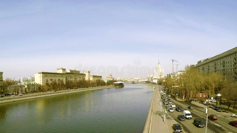 De Rivier van Moskou binnen van de binnenstad