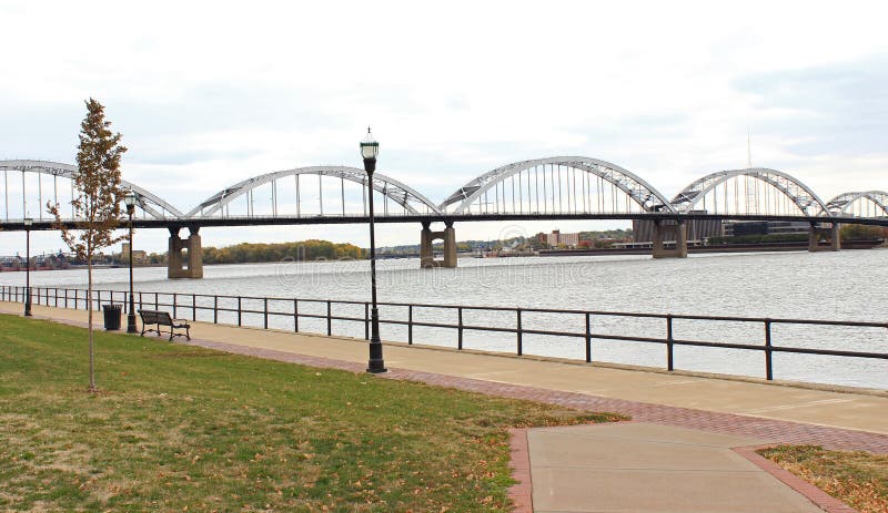De Rivierbrug van de Mississippi stock afbeelding De Rivierbrug van de Mississippi stock afbeelding