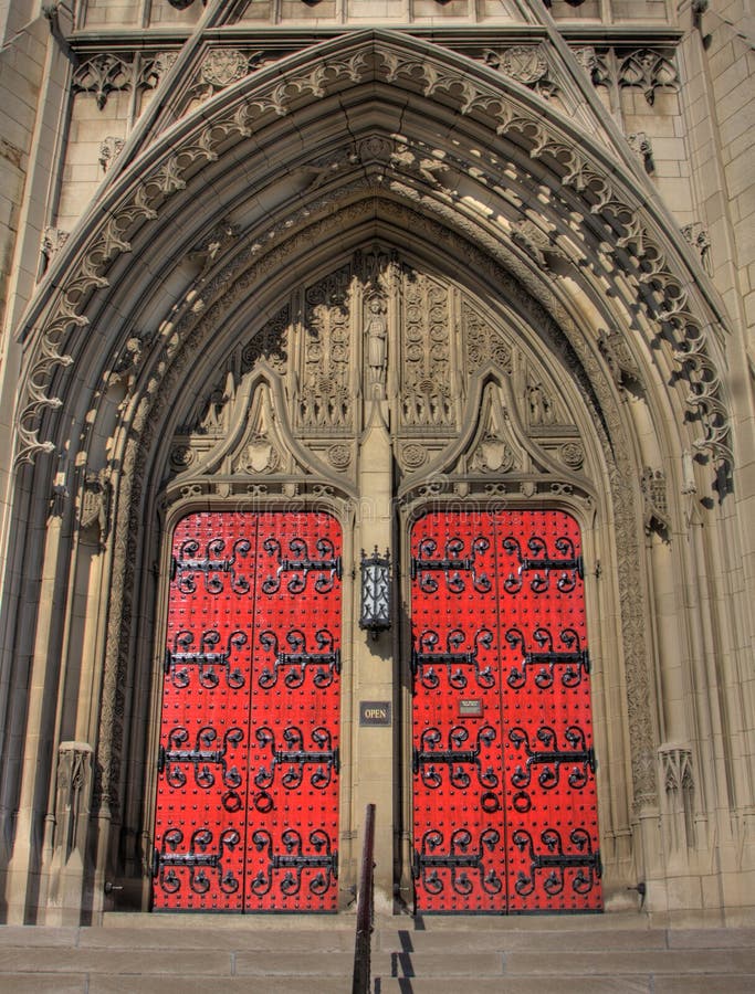 De rode Deuren van de Kerk royalty-vrije stock foto De rode Deuren van de Kerk royalty-vrije stock foto