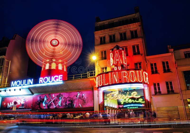 Moulin Rouge cabaret, Parijs, Frankrijk 's nachts stock foto