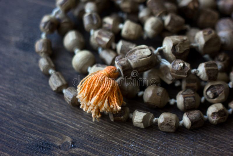 De rozentuin van Japamala - hinduism en buddism de rozentuin maakte van tulsiboom voor hazenkrishna het scanderen stock afbeelding De rozentuin van Japamala - hinduism en buddism de rozentuin maakte van tulsiboom voor hazenkrishna het scanderen stock afbeelding