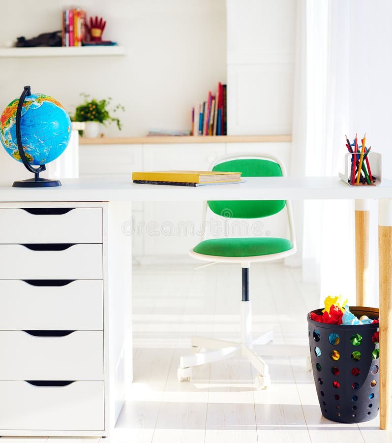 De ruimte van het jong geitjeonderwijs in helder comfortabel ruimtebinnenland stock fotografie De ruimte van het jong geitjeonderwijs in helder comfortabel ruimtebinnenland stock fotografie