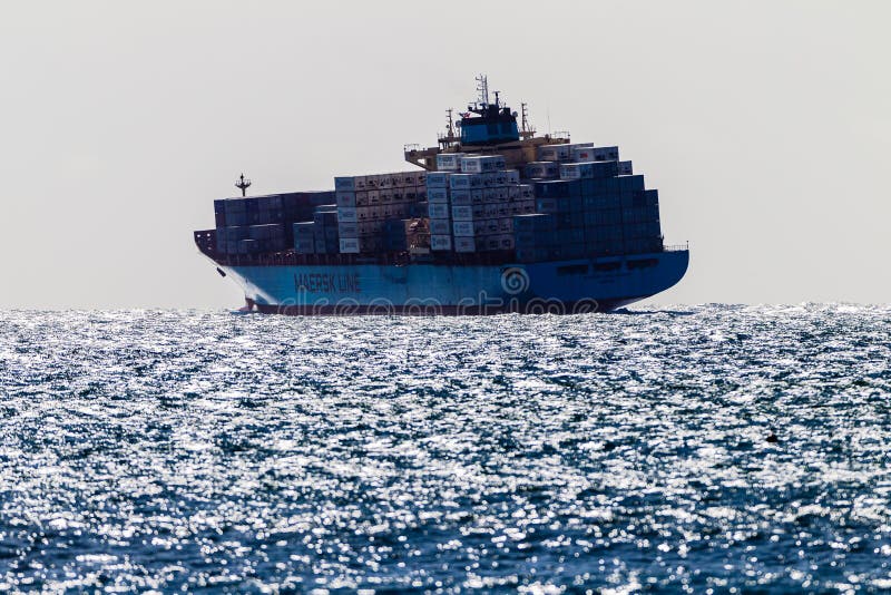 De ruwe Overzeese Containers van het Schip stock foto's De ruwe Overzeese Containers van het Schip stock foto's
