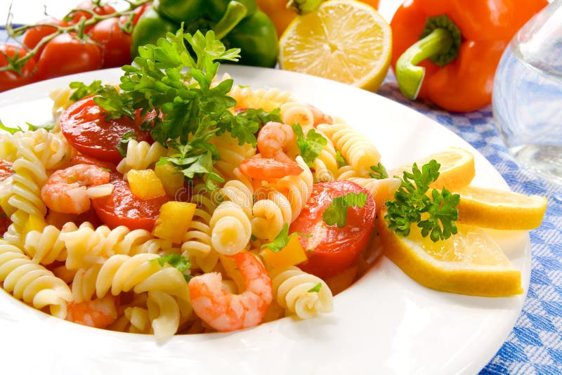 De salade van deegwaren stock foto De salade van deegwaren stock foto