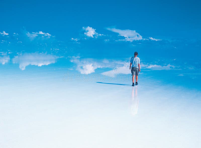 De Salar podróżnego w spokoju uyuni obraz royalty free