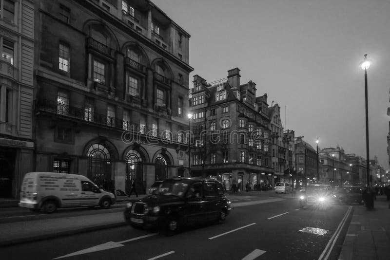 De scène van de nachtstraat, Londen royalty-vrije stock afbeeldingen De scène van de nachtstraat, Londen royalty-vrije stock afbeeldingen