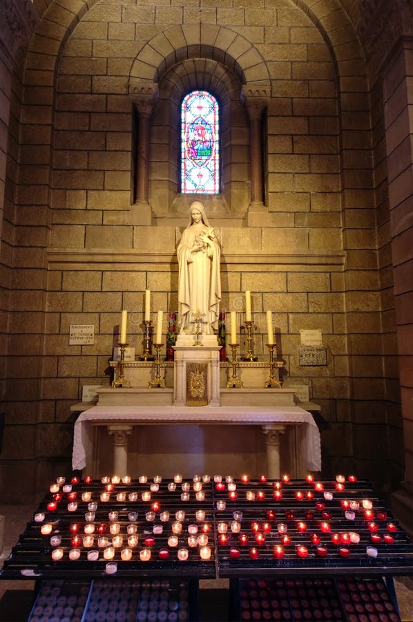 De scènebinnenland van de kerk stock fotografie