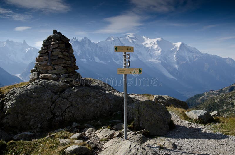 De sleeptekens van de reis DE Mont Blanc royalty-vrije stock fotografie De sleeptekens van de reis DE Mont Blanc royalty-vrije stock fotografie