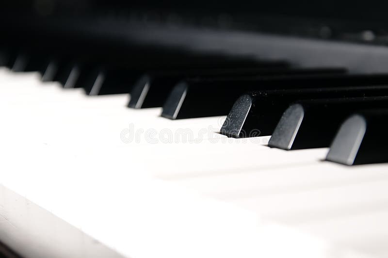 De sleutels van de piano Muzikaal instrument op stadium royalty-vrije stock afbeelding De sleutels van de piano Muzikaal instrument op stadium royalty-vrije stock afbeelding