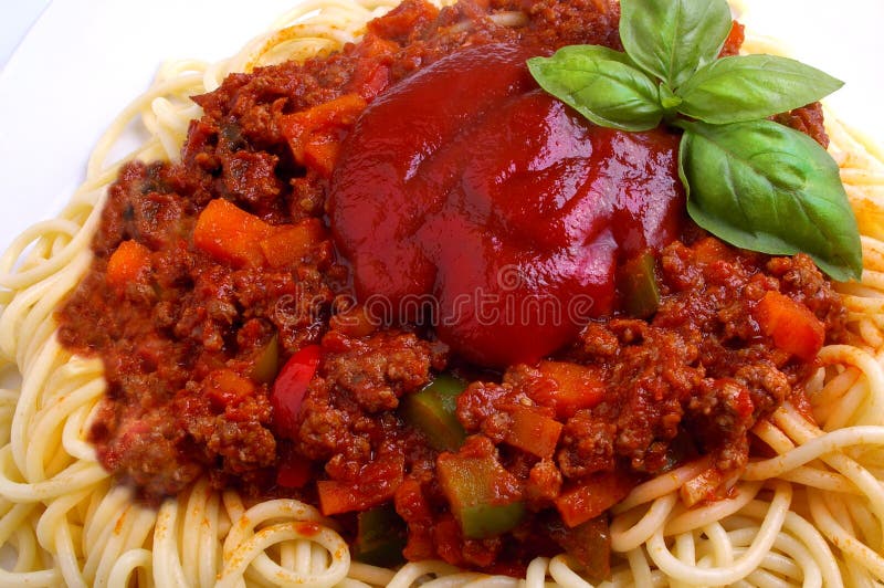 De Spaghetti Bolognese Van Het Gehakt Stock Afbeelding Image of wortel, plaat 10782621