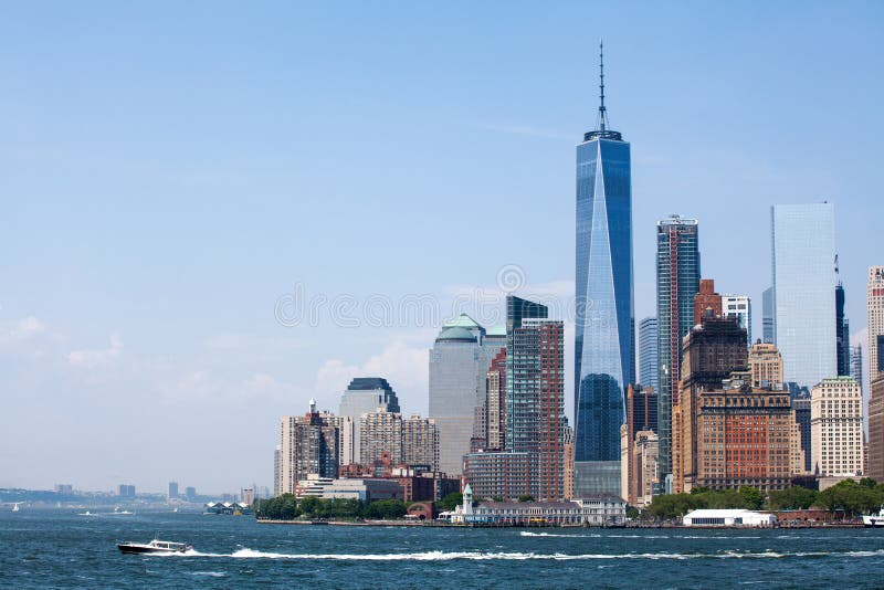 De Stad van New York bij Lower Manhattanwolkenkrabbers en Één World Trade Center
