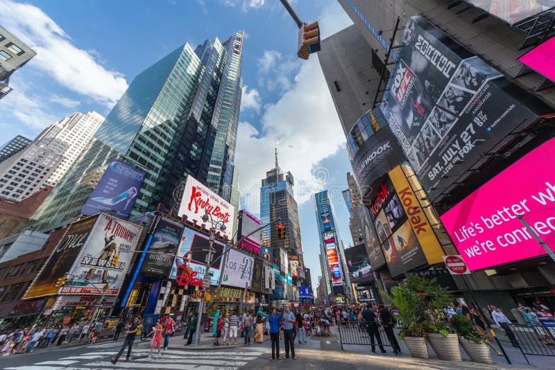 De Stad van New York, NY/USA - circa Juli 2013: Time Square in de Stad van New York stock afbeelding De Stad van New York, NY/USA - circa Juli 2013: Time Square in de Stad van New York stock afbeelding