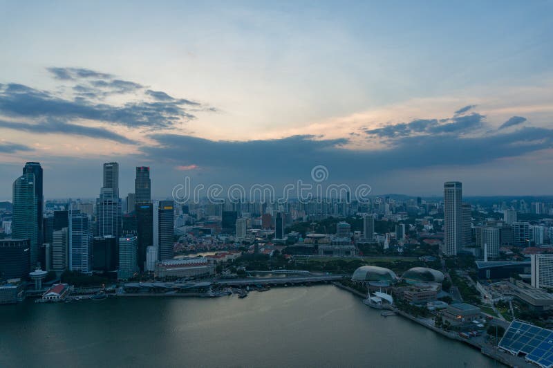 De Stadscentrum van Singapore Het financiële district van Singapore bij nacht royalty-vrije stock afbeelding De Stadscentrum van Singapore Het financiële district van Singapore bij nacht royalty-vrije stock afbeelding