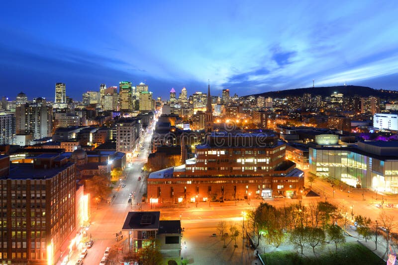 De stadshorizon van Montreal bij zonsondergang, Quebec, Canada stock afbeeldingen De stadshorizon van Montreal bij zonsondergang, Quebec, Canada stock afbeeldingen