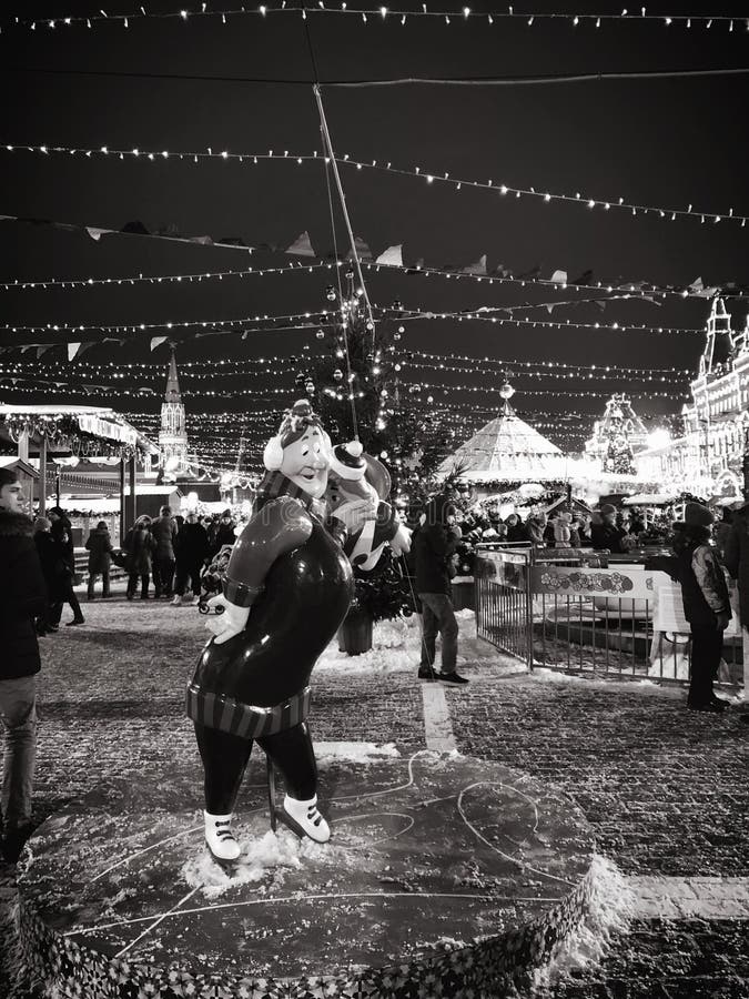De stadslichten van Moskou en Kerstmisdecoratie in rood vierkant stock fotografie De stadslichten van Moskou en Kerstmisdecoratie in rood vierkant stock fotografie