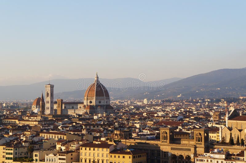 De stadsmening van Florence met Di Santa Maria del Fiore van Duomo - Cattedrale- stock foto's De stadsmening van Florence met Di Santa Maria del Fiore van Duomo - Cattedrale- stock foto's