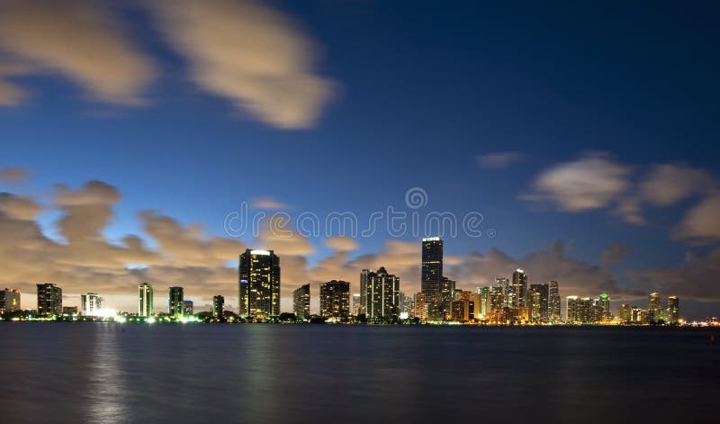 De stedelijke zonsondergang van Miami Florida stock afbeeldingen De stedelijke zonsondergang van Miami Florida stock afbeeldingen