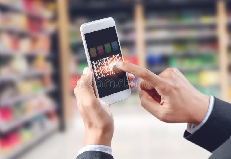 De streepjescode van de zakenmanaanraking op mobiel apparaat stock afbeelding De streepjescode van de zakenmanaanraking op mobiel apparaat stock afbeelding