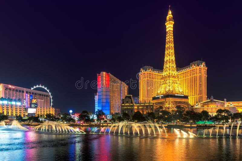De Strook van Vegas van Las bij nacht stock afbeeldingen De Strook van Vegas van Las bij nacht stock afbeeldingen