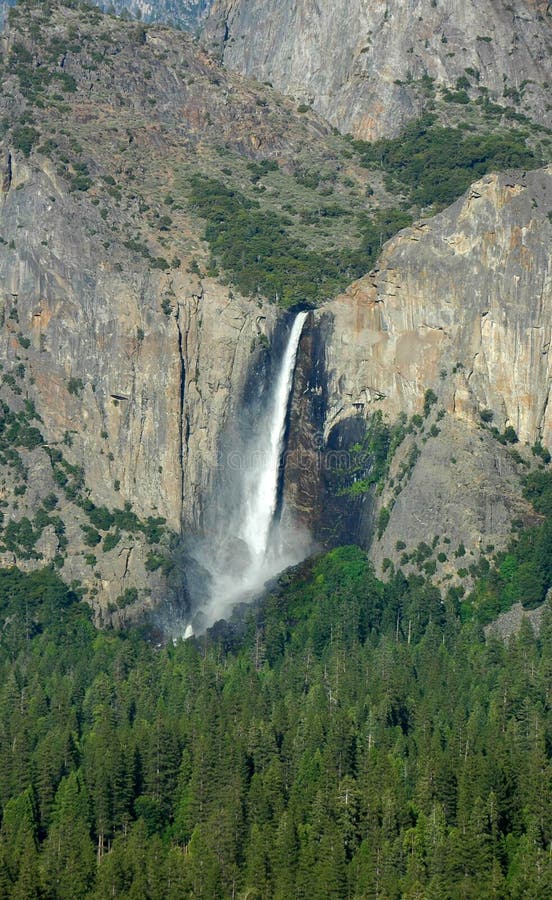 De Stroom van de lente, Dalingen Yosemite royalty-vrije stock afbeeldingen De Stroom van de lente, Dalingen Yosemite royalty-vrije stock afbeeldingen