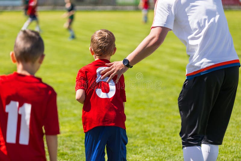 De Substitutie van het de jeugdvoetbal Junior Soccer Football Team Change C stock afbeelding De Substitutie van het de jeugdvoetbal Junior Soccer Football Team Change C stock afbeelding
