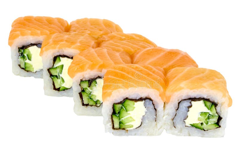 De sushi rollen Japans voedsel dat op wit sushibroodje de achtergrond van Philadelphia wordt geïsoleerd met zalm en komkommerclos stock foto's De sushi rollen Japans voedsel dat op wit sushibroodje de achtergrond van Philadelphia wordt geïsoleerd met zalm en komkommerclos stock foto's