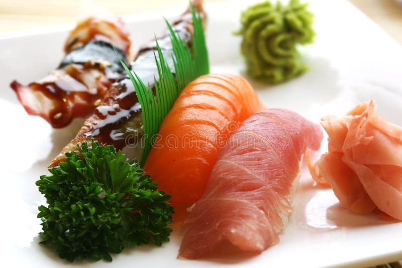 Sushi Garnalen Tempura stock afbeelding. Image of kleur 189307