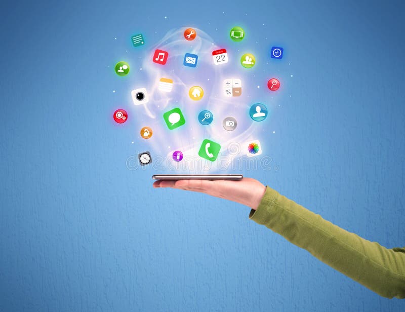 Hand houdt tablet-telefoon vast met app-iconen vector illustratie