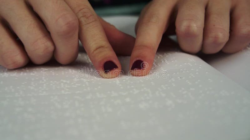 De tekst van de blindelezing in braille-taal
