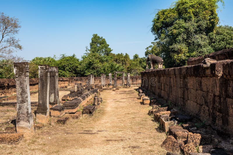 De tempel van Mebon van het oosten in Angkor Wat complex in Siem oogst, Kambodja royalty-vrije stock afbeeldingen De tempel van Mebon van het oosten in Angkor Wat complex in Siem oogst, Kambodja royalty-vrije stock afbeeldingen