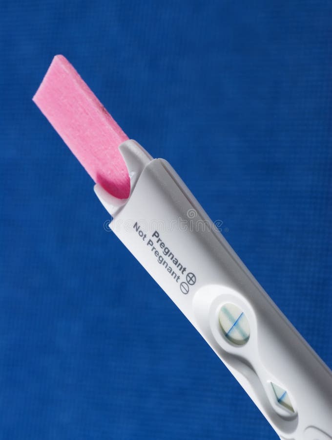 Het Positieve Resultaat Van De Test Van De Zwangerschap Stock