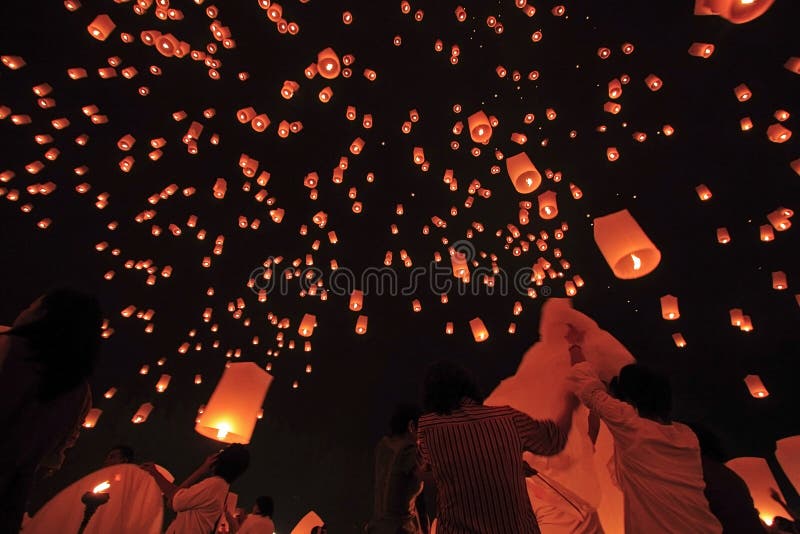 De Thaise Ballon van de Brand van de Traditie royalty-vrije stock foto De Thaise Ballon van de Brand van de Traditie royalty-vrije stock foto